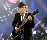 1024px-AngusYoung.JPG