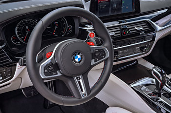 2018-BMW-M5-steering-wheel-01.jpg