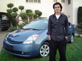 1335942698_toyota_prius_is_an_ultimate_celebrity_car_640_14.jpg