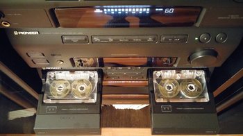 Pioneer J-700M 05  Cassettes.jpg