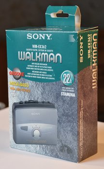 Sony Walkman WM-EX362 01 Box Angle.JPG