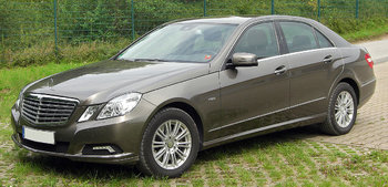 1200px-Mercedes_E_350_CDI_BlueEFFICIENCY_Elegance_(W212)_front-1_20100822.jpg