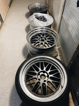 09xn_z23SS8.jpg