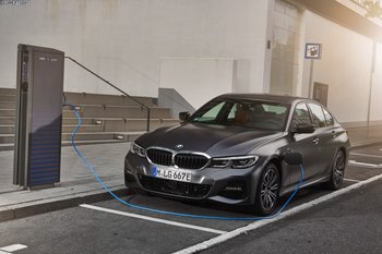 2019-BMW-330e-G20-Plug-in-Hybrid-23-1024x683.jpg