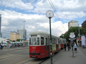 Трамвай-в-Вене.jpg