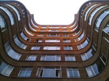 Florin_Court_courved_facade.jpg