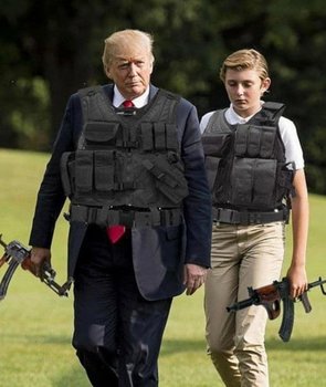 трамп ссыном.jpg