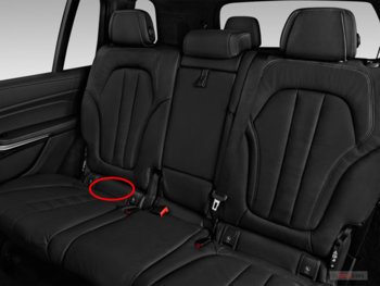 2020_bmw_x7_rearseat2.jpg