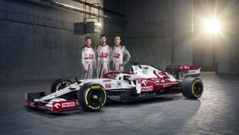 2021-Alfa-romeo-team-photo.jpg