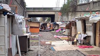 Bidonville_à_Paris,_Pont_des_Poissonniers.jpg