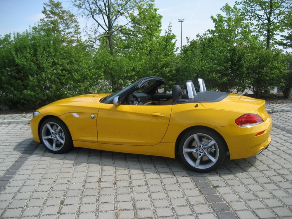 BMW z4 желтая