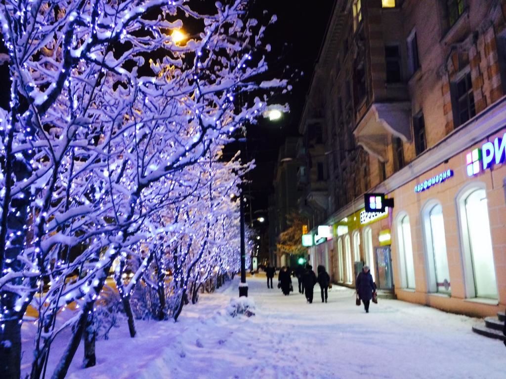 Г января. Заполярный зимой. Улицы Заполярного города зимой.