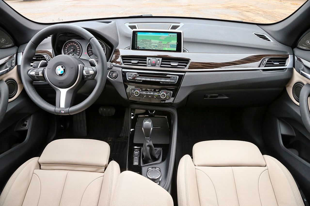 BMW x1 2022 салон