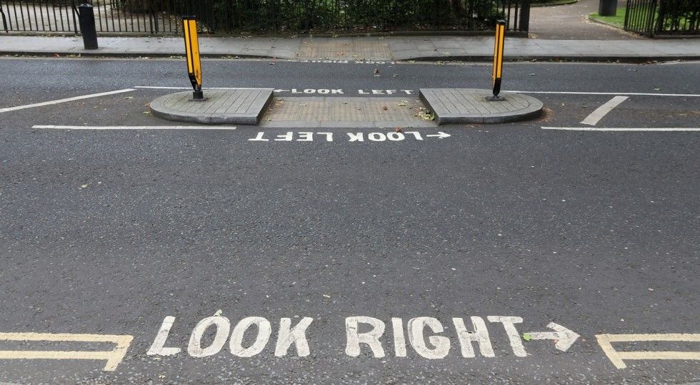 Look right. Дороги в Лондоне знаки. Look at and right. London look right.