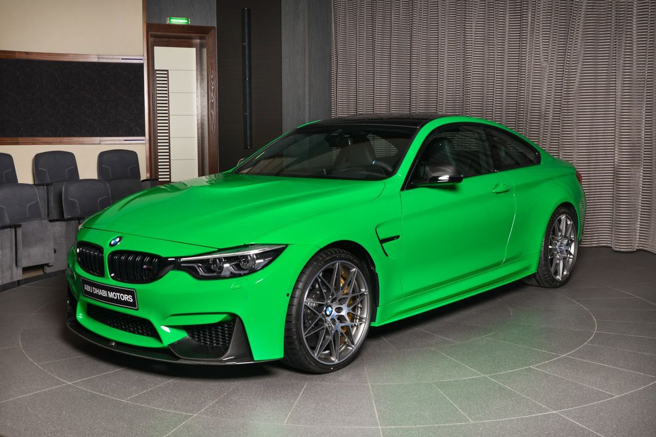 BMW m4 темно зеленая