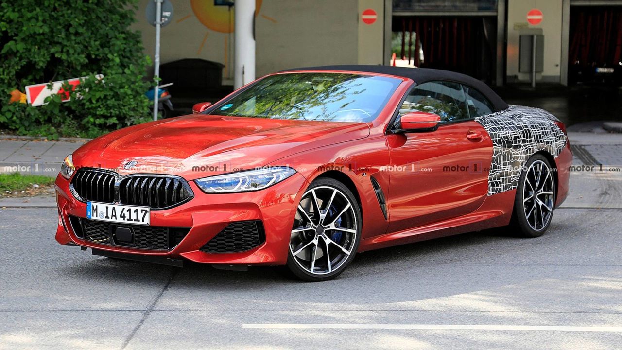 BMW m8 Cabrio синий