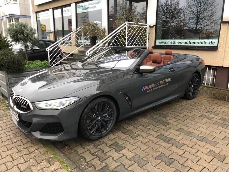 BMW m8 Cabrio синий