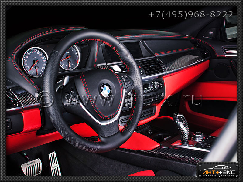 BMW M340i Brooklyn Grey 2023 с красным салоном Tacora Red