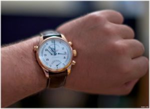 L2.717.8.78.3
Collection The Longines Master Collection
Case: Round, in 18 carat pink gold with scratch-resistant sapphire crystal. Transparent case back with sapphire crystal. Diameter: 44.00 mm. Water-resistant to 30 meters (~100 feet).