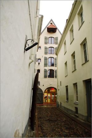 1538