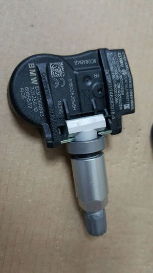 305800
