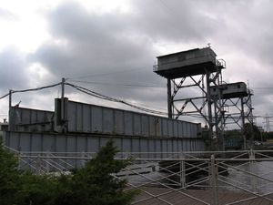 318354