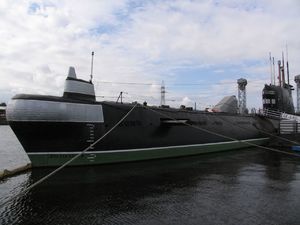318366