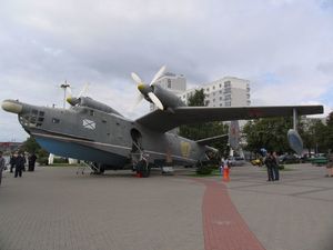 318368
