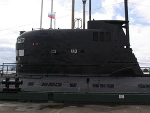 318370