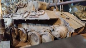323181