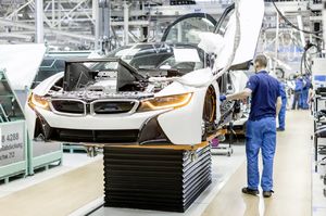 Blick in die Montage des Hybrid-Sportwagens BMW i8 im Werk Leipzig. Endmontage.