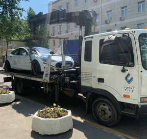 384330