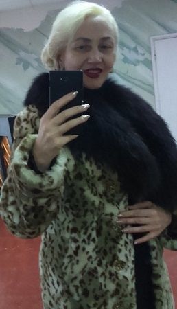 В зале