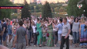 Я в центре, ты в толпе, БахытКомпот на сцене