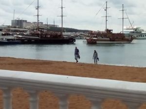 Разошлись как в море кораблиУвидела,сфотала