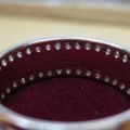 под каждый маленький камешек просверлена дырочка, а после развернута фрезой и все это сделано вручную, не на станке. Обратите внимание на качество работы.